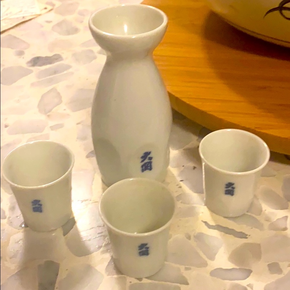 Vintage Ozeki Saki set